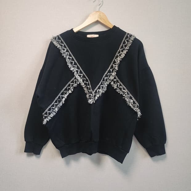 [Free] 이앤씨 Enc 프린지 장식 기모 맨투맨