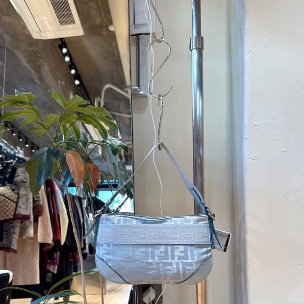 펜디 블루 집 코드 숄더백 