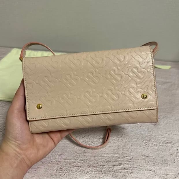 [풀구성] 버버리 TB 모노그램 레더 월렛 크로스백 핑크