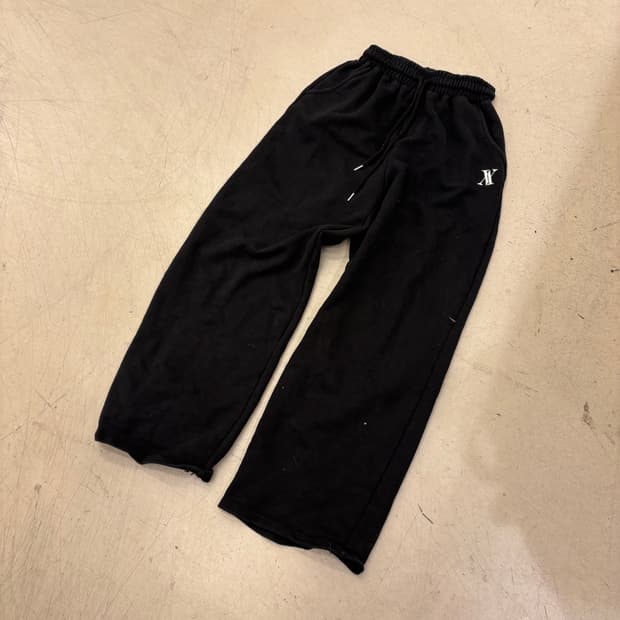 어반드레스 블랙 스몰로고 와이드 트랙팬츠