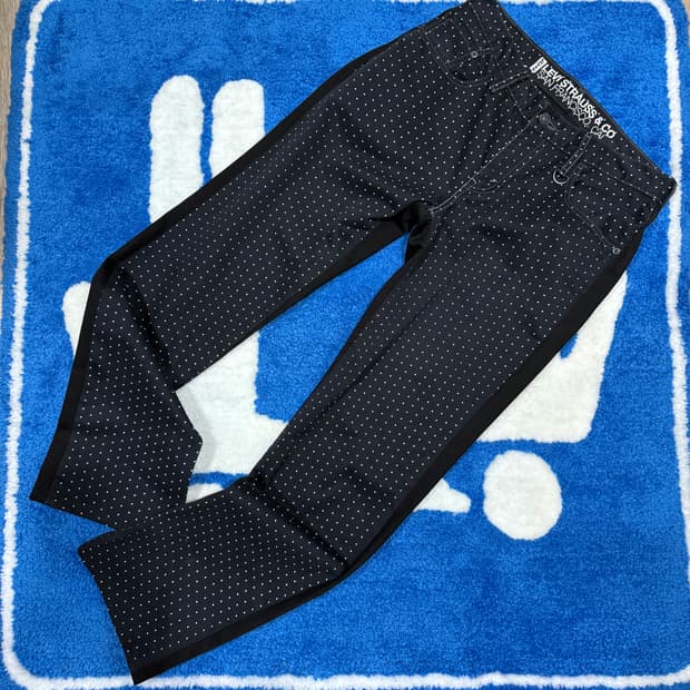 Levi’s 도트 블랙 리워크 레코드