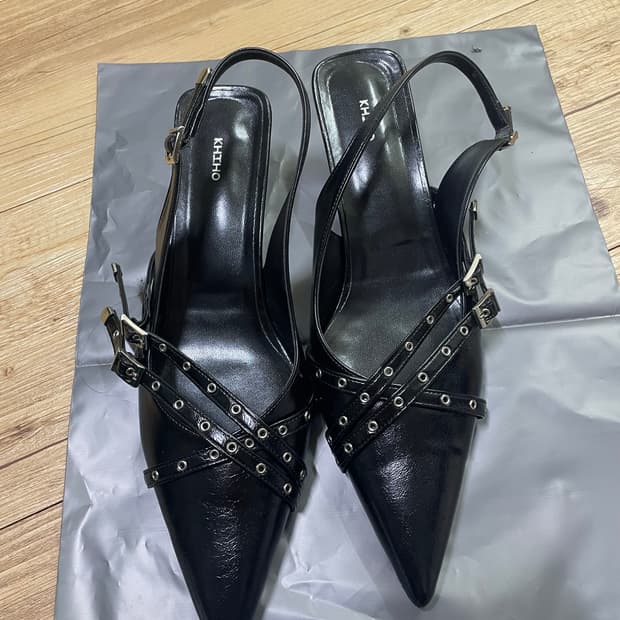기호 BELTED SLINGBACK / BLACK