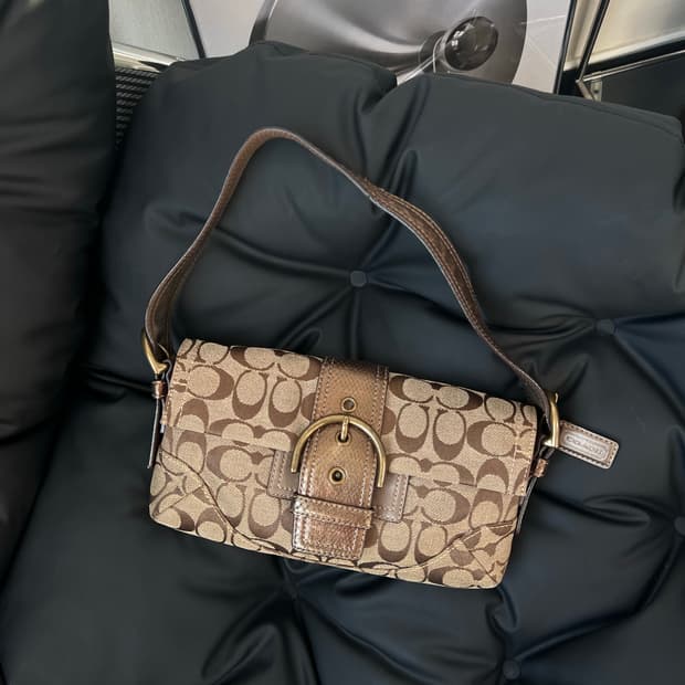 코치 소호 보클 숄더백