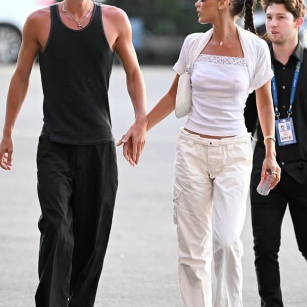 [M] Still Kelly 마크 칼만 립 탱크탑