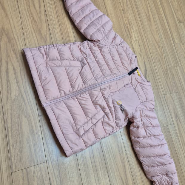 내셔널지오그래픽 키즈 핑크 경량 패딩 120사이즈입니다. 얇고 가벼워서 