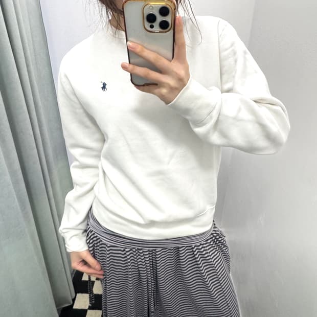폴로 화이트 기모 스웻셔츠