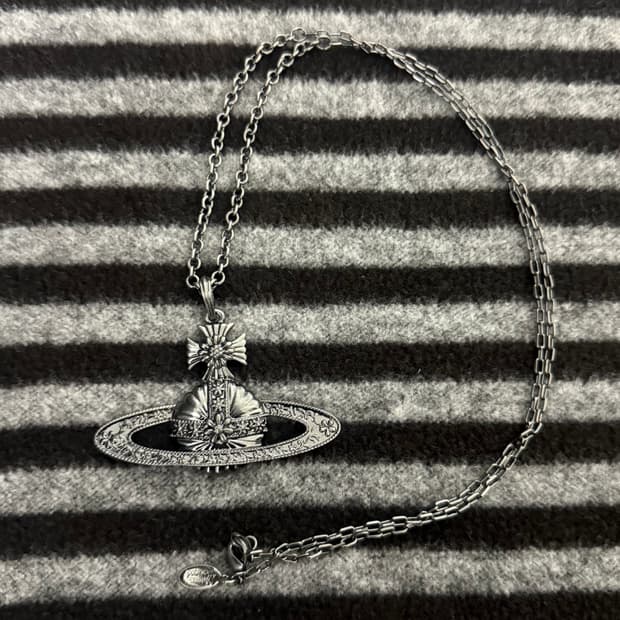 비비안웨스트우드 고딕 빅 팬던트 목걸이