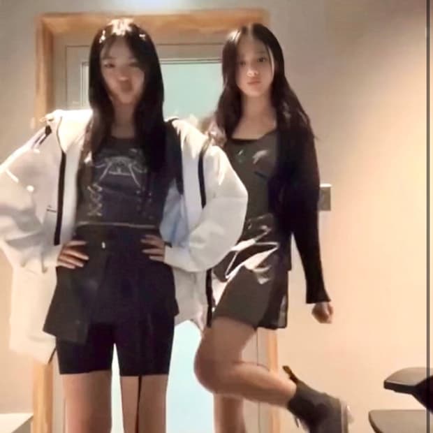 (뉴진스 하니 착용) 허그유어스킨 리본 코르셋 티셔츠 (베이비 블루)