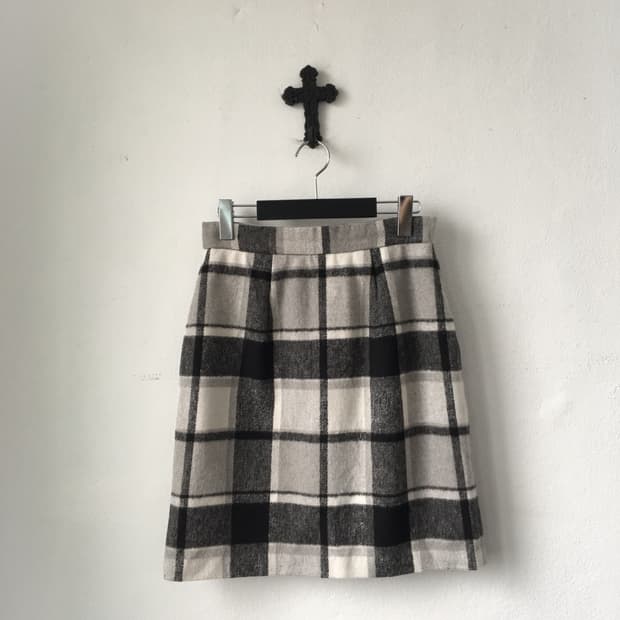 Woolen check pattern skirt