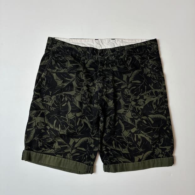 칼하트 WIP 존슨 로터스 프린트 쇼츠 PN8708