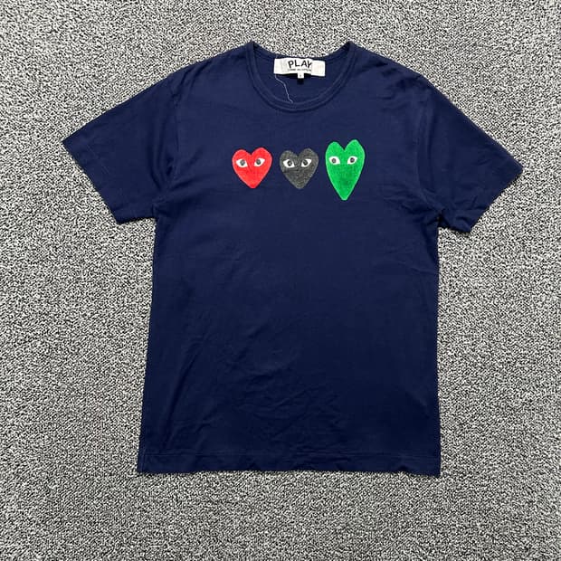 꼼데가르송(Come des garcons) 플레이 로고 티셔츠