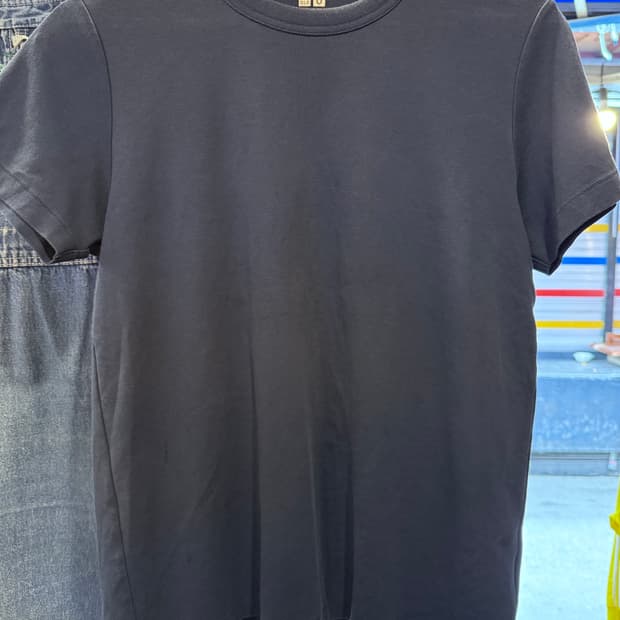 유니클로 네이비 반팔 티셔츠