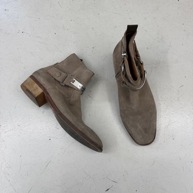 Represent suede motor boots