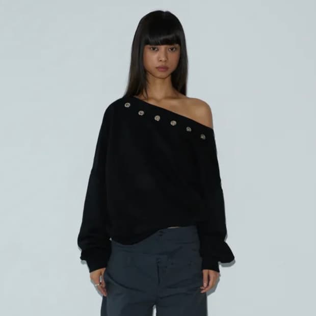 분트 Unbalance Stud Sweatshirt