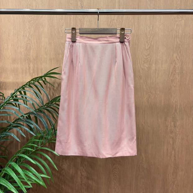입생로랑 울 미디 스커트 프론트 핀턱 사이드 버튼 디테일 더스티 핑크