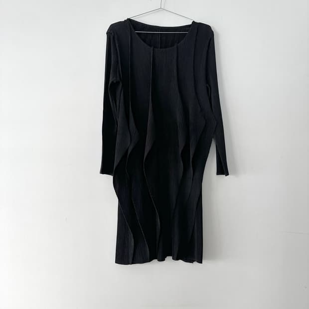 3D wave pleats ops / black