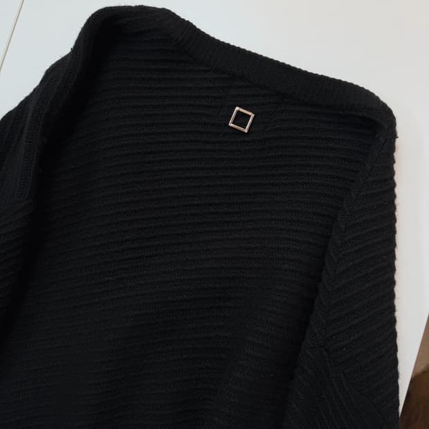 우영미 사선 니트 가디건