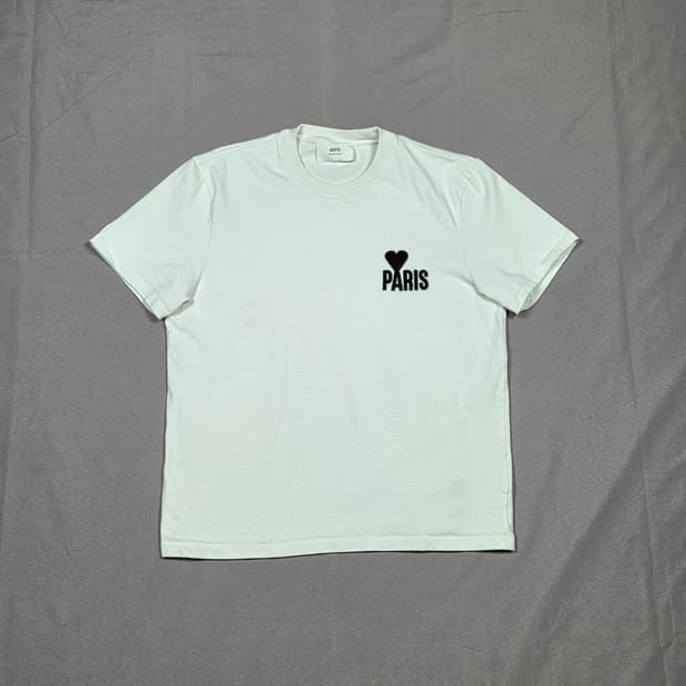 [아미] 파리 아미 드 쾨르 하트 로고 반팔 티셔츠 | S00104