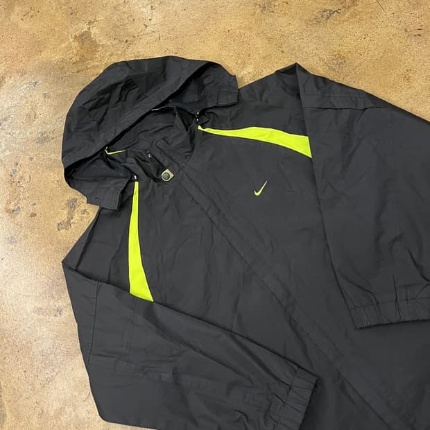 [정품/L] 나이키 블랙 형광 바람막이 후드 자켓 b17