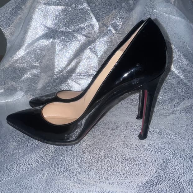 크리스챤 루부탱 에나멜 스틸레토 하이힐