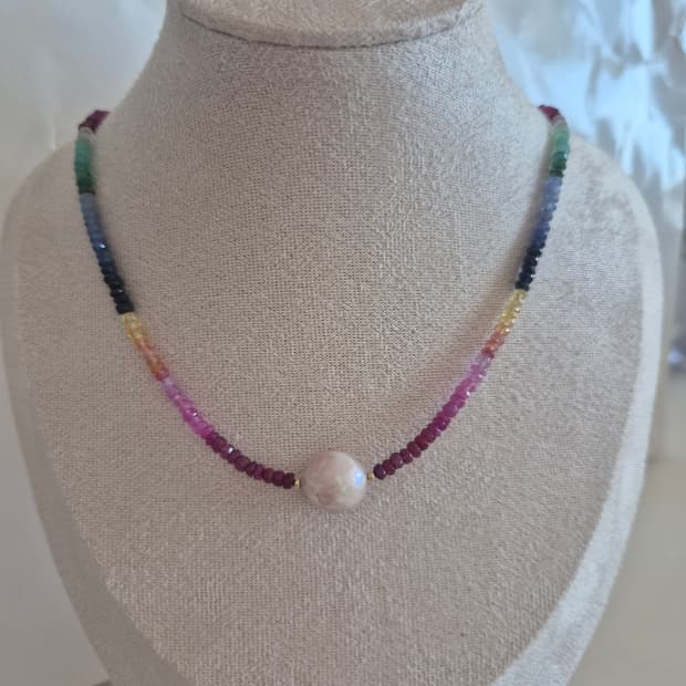 🌈 무지개 컷팅 사파이어 × 바로크 진주 목걸이