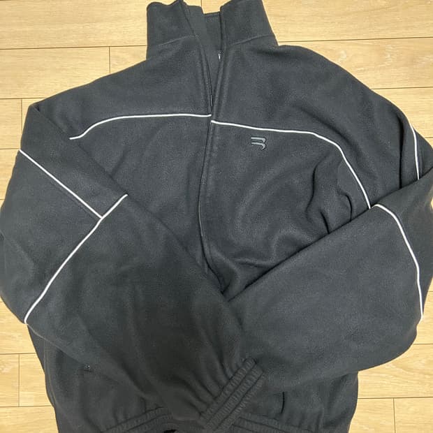 발렌시아가 스포티 후리스