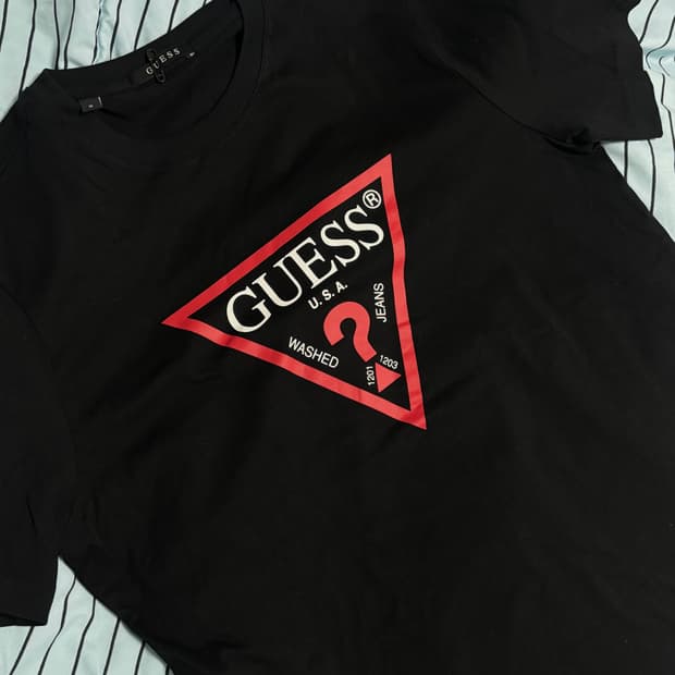 게스 남녀공용 오리지널 삼각 반팔 티셔츠 M