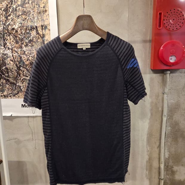 엠포리오 아르마니 니트