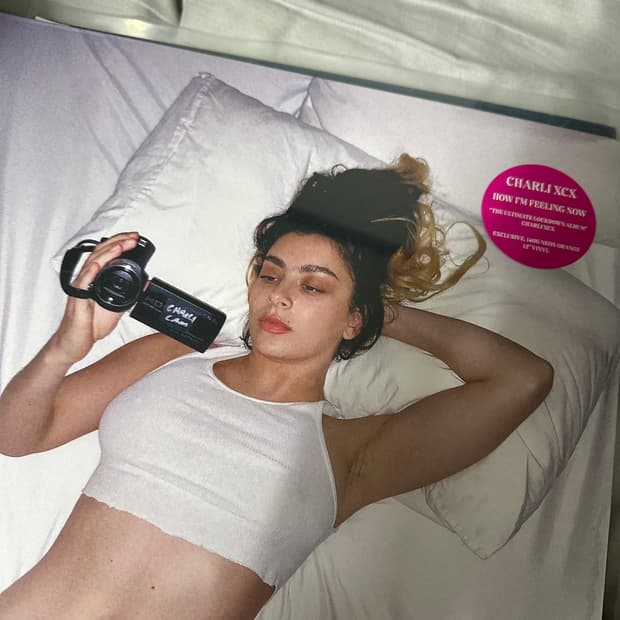 [미개봉] 찰리 XCX 정규 4집 LP 오렌지 팝니다