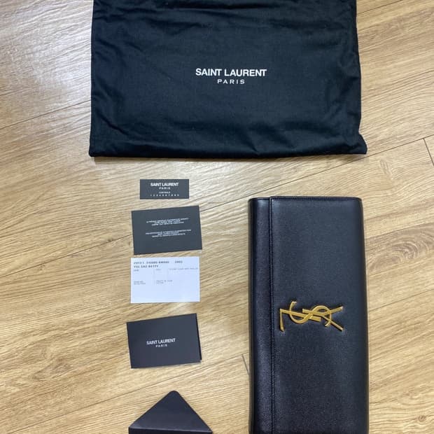 생로랑 블랙 가죽 클러치