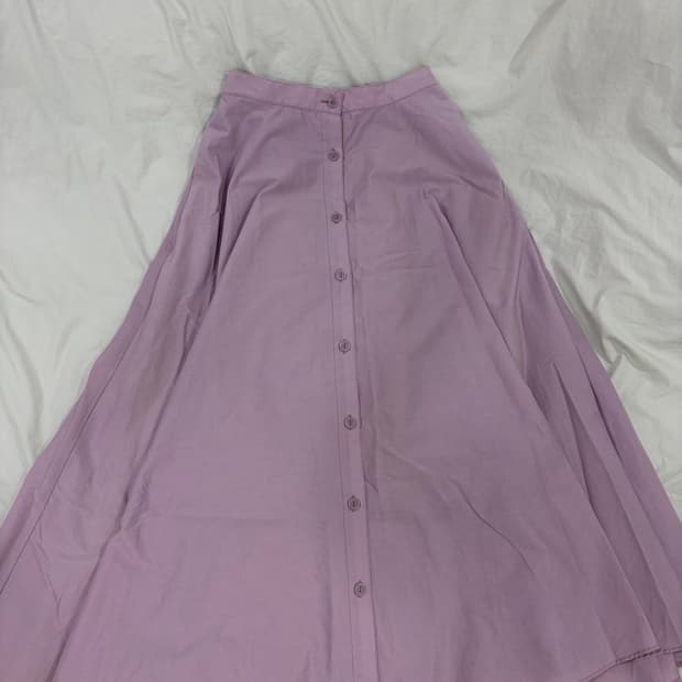 유니클로 연보라 단추 롱스커트 