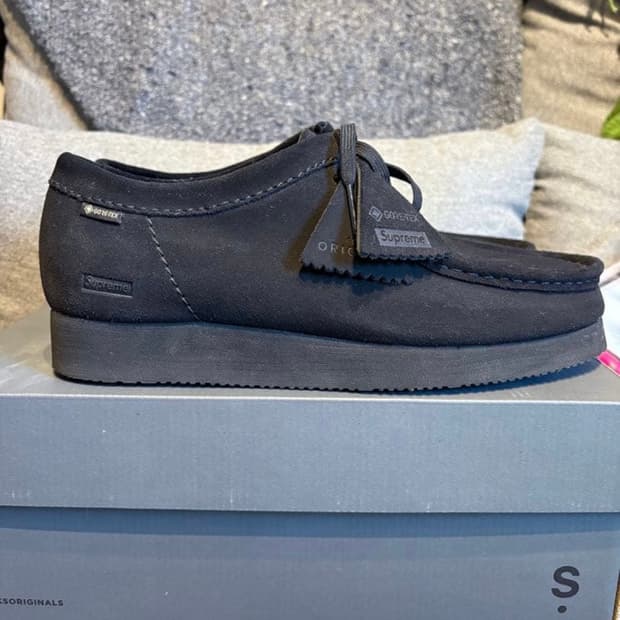 클락스 x 슈프림 왈라비 고어텍스 블랙