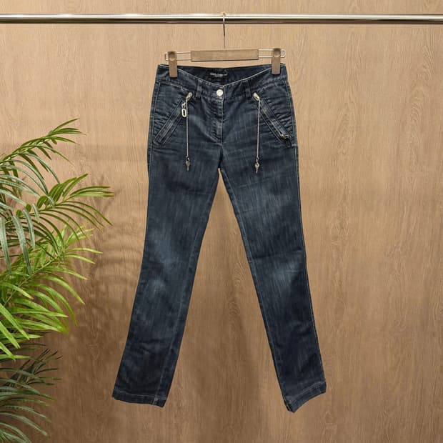 돌체앤가바나 워싱 데님 팬츠 슬림핏 지퍼 포켓 사이드 체인 디테일 흑청