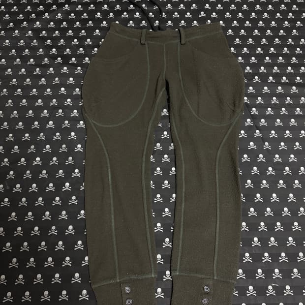 “Share Spirit” Fleece Tapered Pants