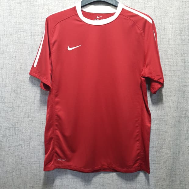나이키 스우시 드라이핏 반팔 레드 