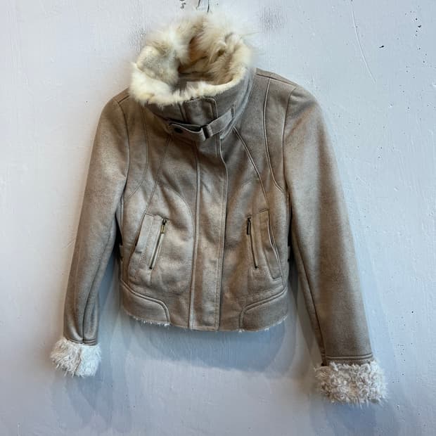 Visit in Newyork 폭스퍼 크롭 무스탕 자켓 우먼즈