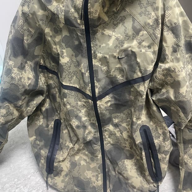 나이키 테크 카모 바람막이