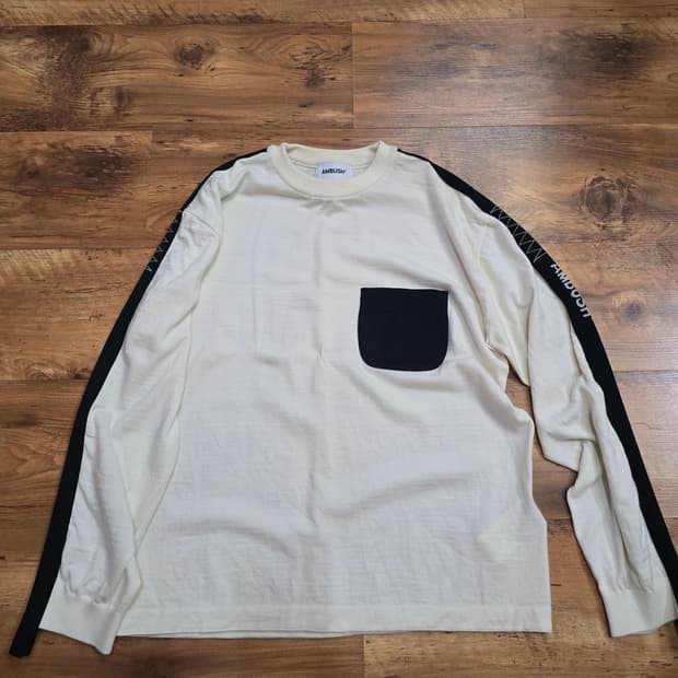 앰부쉬 울 니트 판매합니다