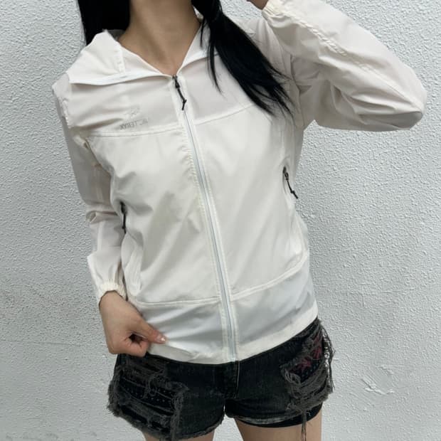 아크테릭스 로고 베이비 딸기우유맛 후드 바람막이 S
