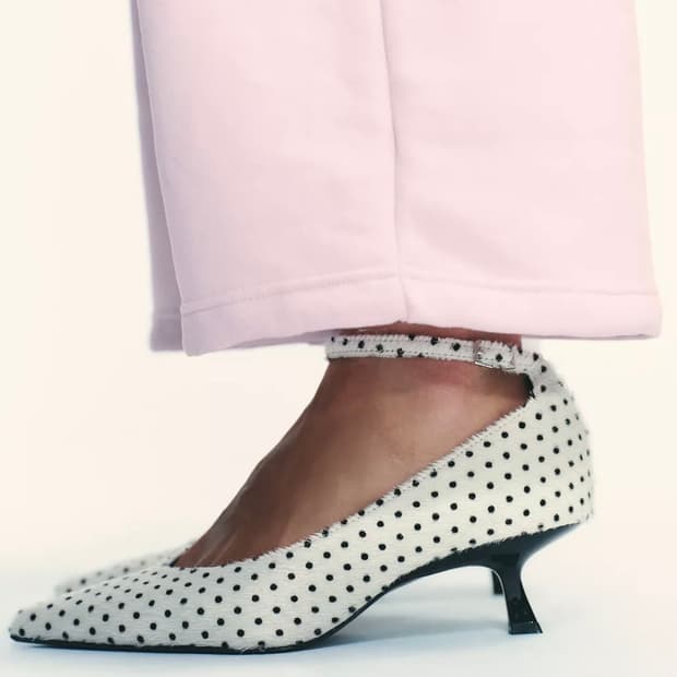 자라 물방울무늬 퍼 트리밍 레더 힐 슈즈