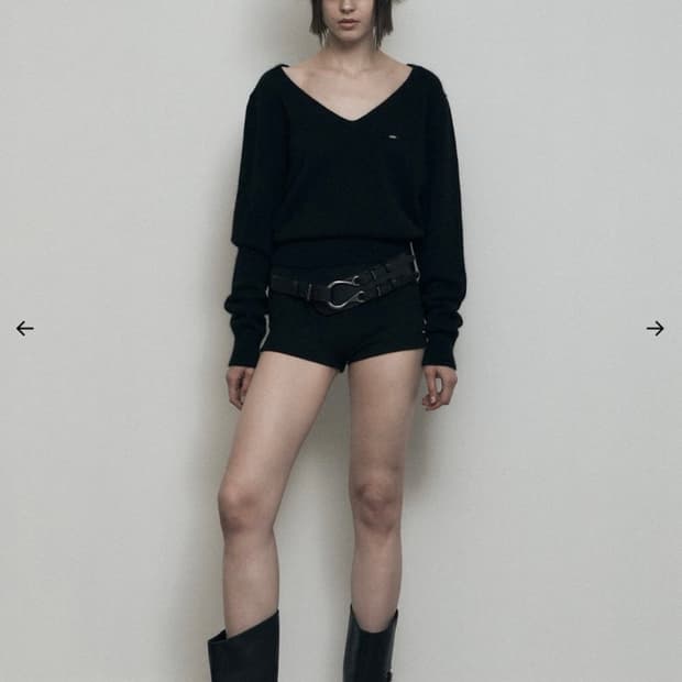 보헤미안서울 울 브이넥 니트 택 달린 새상품 판매