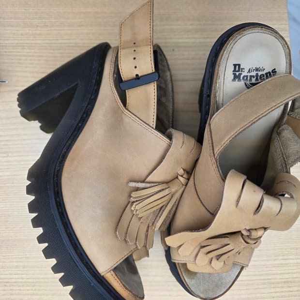 닥터마틴 세라피나 킬티 슬링백 샌들 UK4