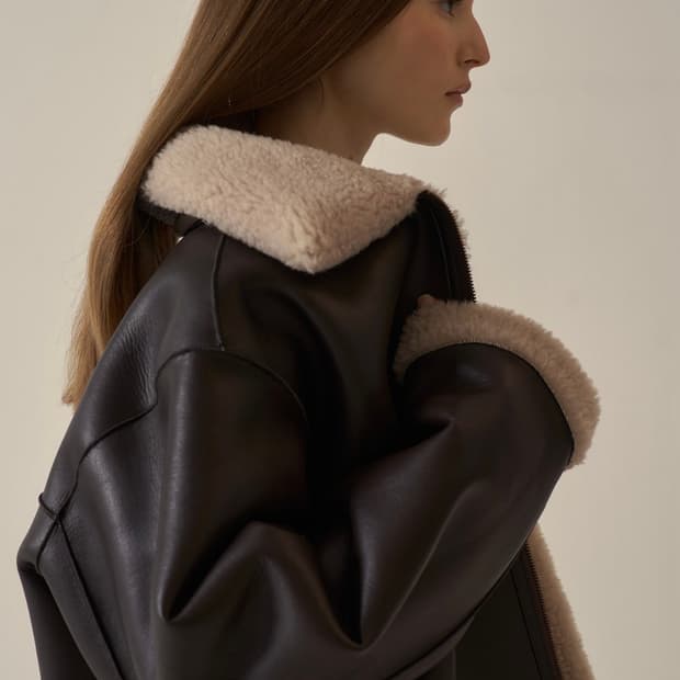 파사드패턴 램스울 리버시블 숏 무스탕 브라운