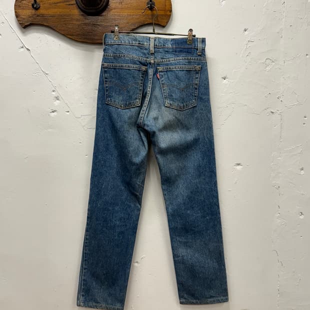 28) 90s USA Levi’s 505 Straight Jeans