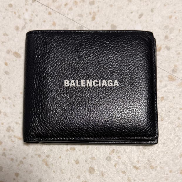 발렌시아가 캐쉬 스퀘어 반지갑 블랙