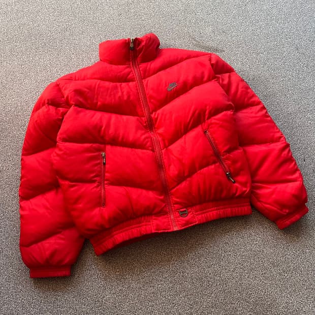 나이키  레드 퍄딩 점퍼