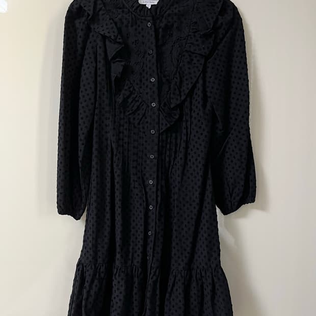 앤아더스토리즈 블랙 도트 원피스