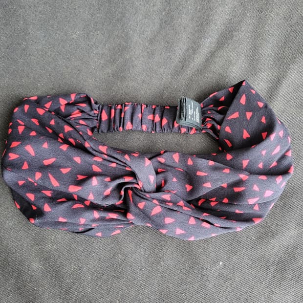 앤 아더 스토리즈     헤어밴드  판매합니다 