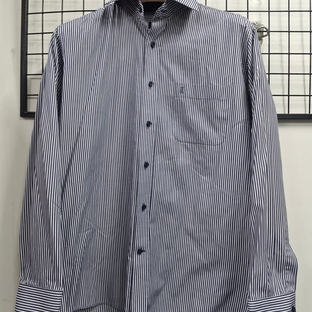 100L 닥스 스트라이프 긴팔 셔츠.