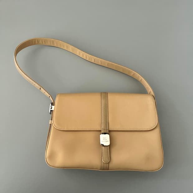 꾸레쥬 courreges 로고 숄더백